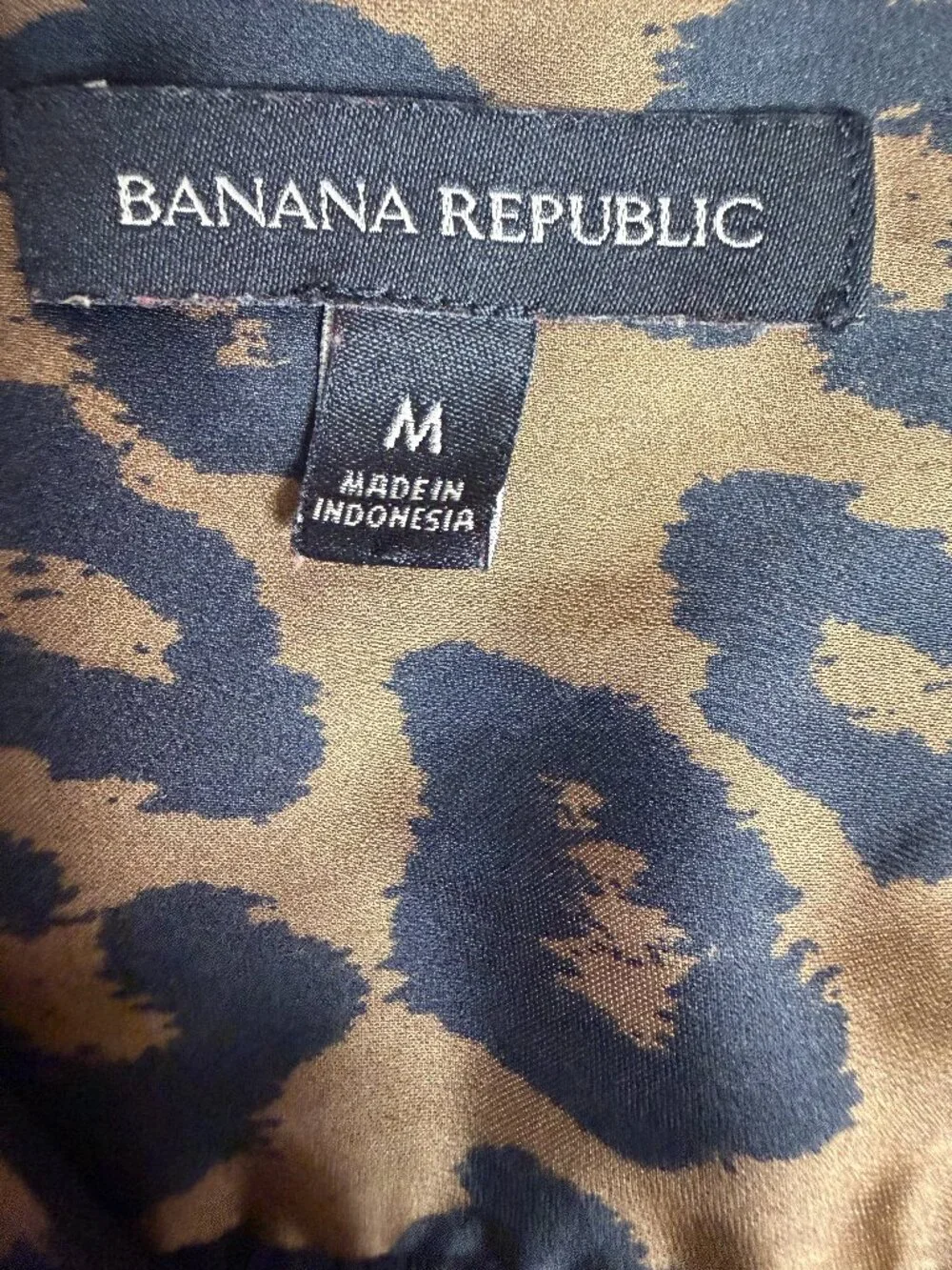 Banana Republic Leopard Satin Blouson Wrap Blouse Tie Waist M